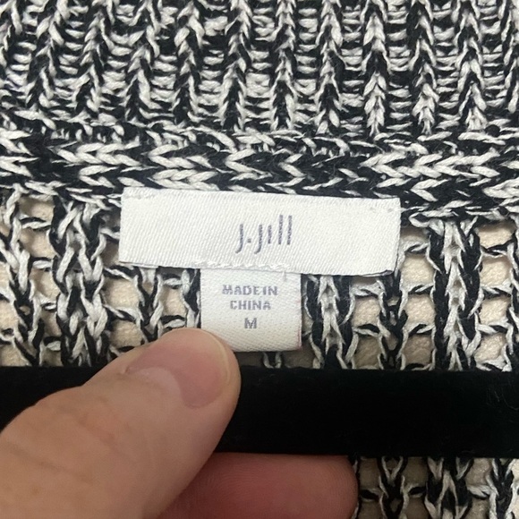 J Jill LIKE NEW marled black/white two button oversized cardigan sweater size M - Picture 4 of 5